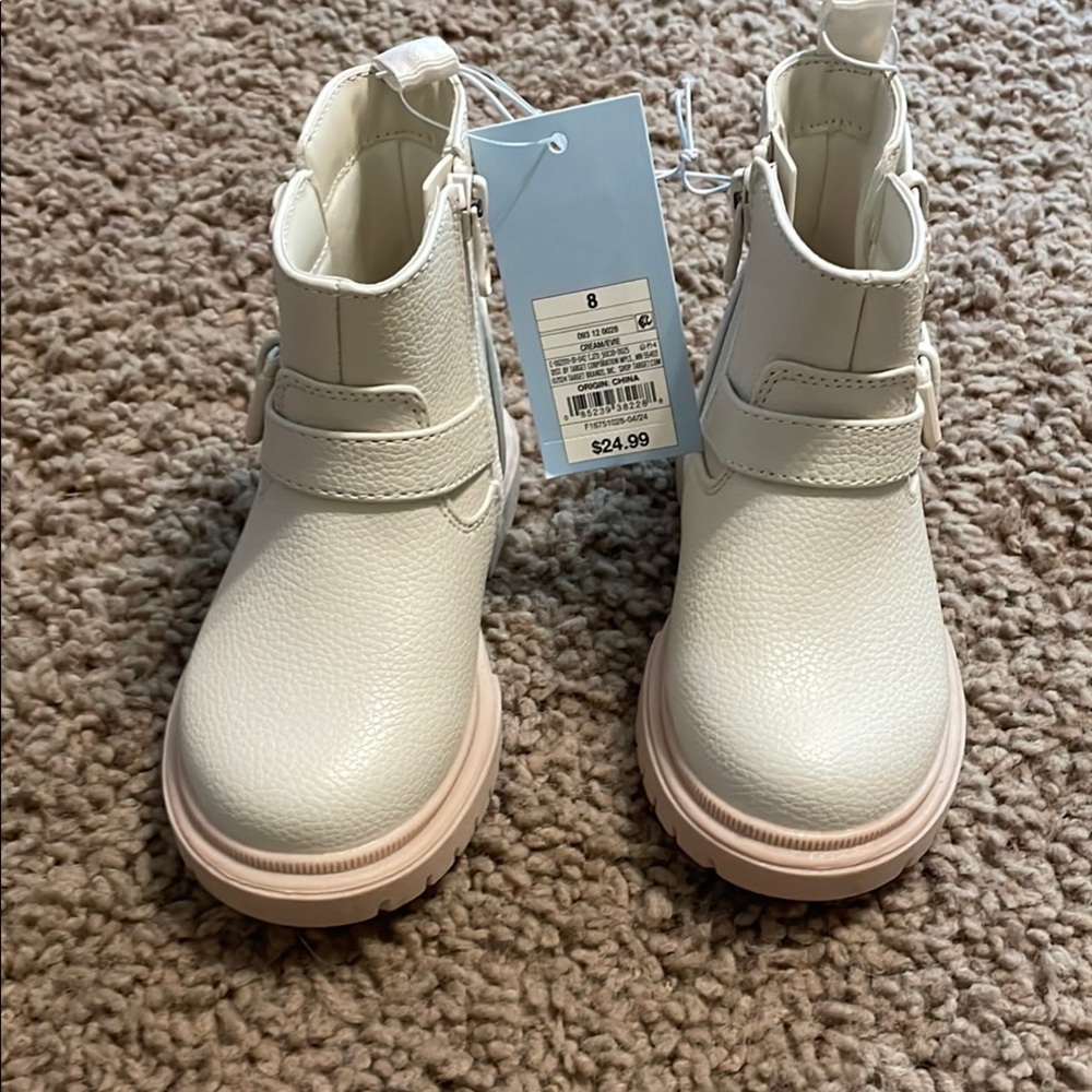 NWT Cat & Jack Cream Ankle Boots with Strap and zipper Closure Size 8T